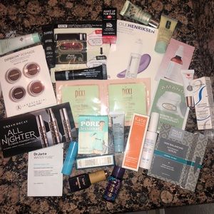 25 make up sample & 5 make up bags